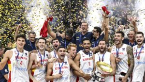 La selección española de baloncesto celebra el éxito en el Campeonato de Europa